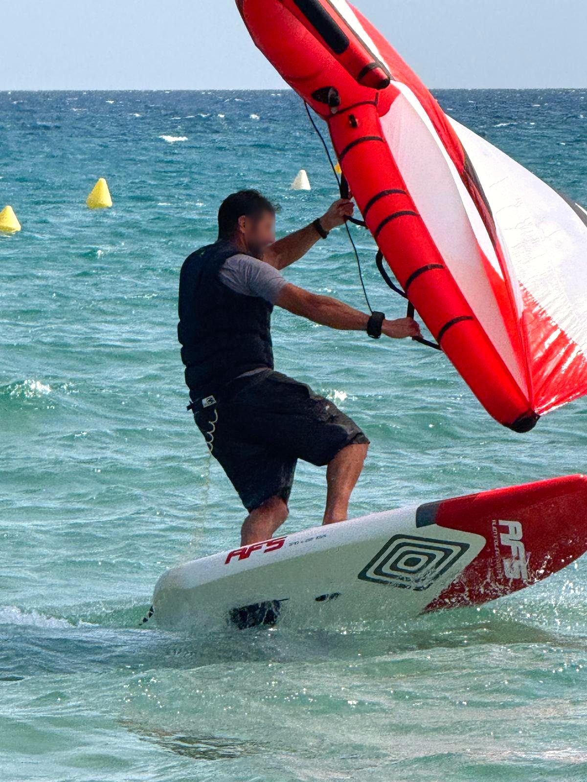 Wing-foil en el Puerto Deportivo de Tarragona